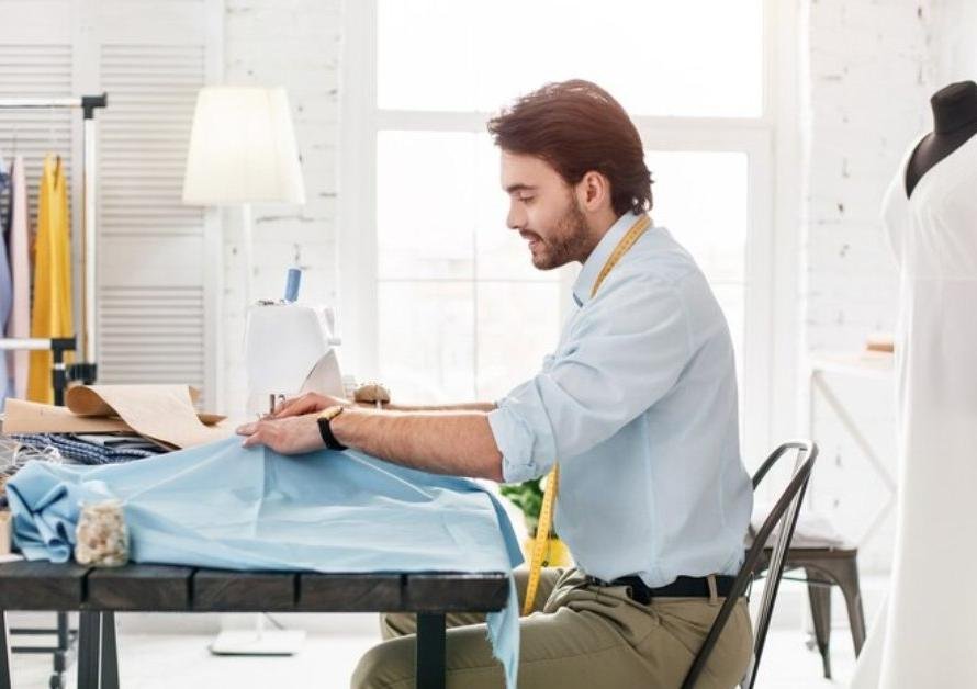 How Do You Know It’s Time to Visit a Tailor?