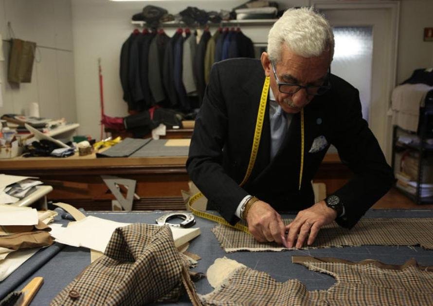 How Do Bespoke Tailors Handle Customizations for Clients?